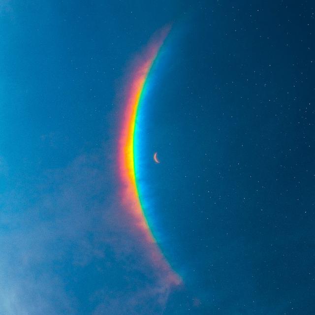COLDPLAY FEAT. LITTLE SIMZ & BURNA BOY met 'WE PRAY'