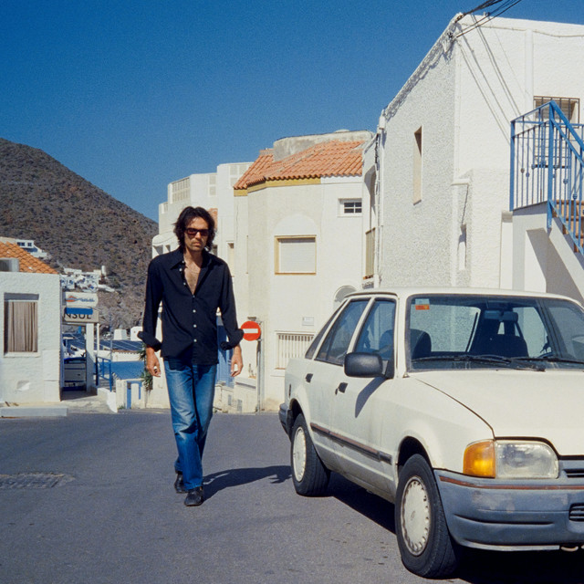 COSMIC CROONER&nbsp;met&nbsp;'SWIMMING POOL'